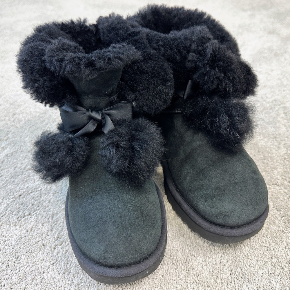 UGG Gita Pom Pom Boots Womens 9 Black